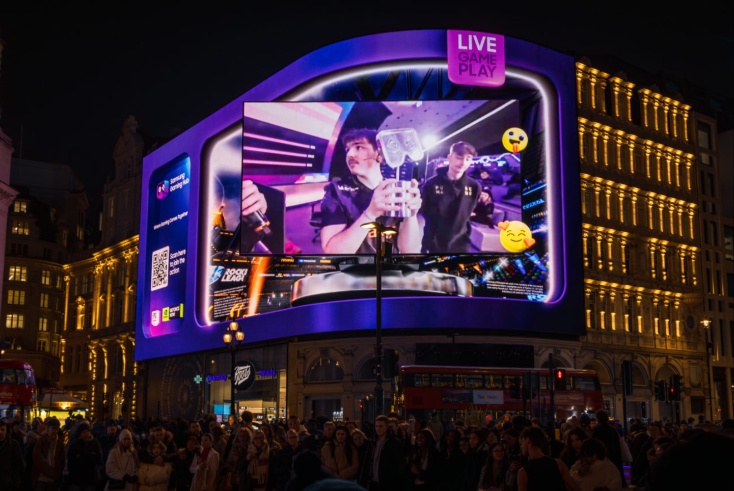 Samsung livestreams 3D interactive gaming competition on Piccadilly Lights
